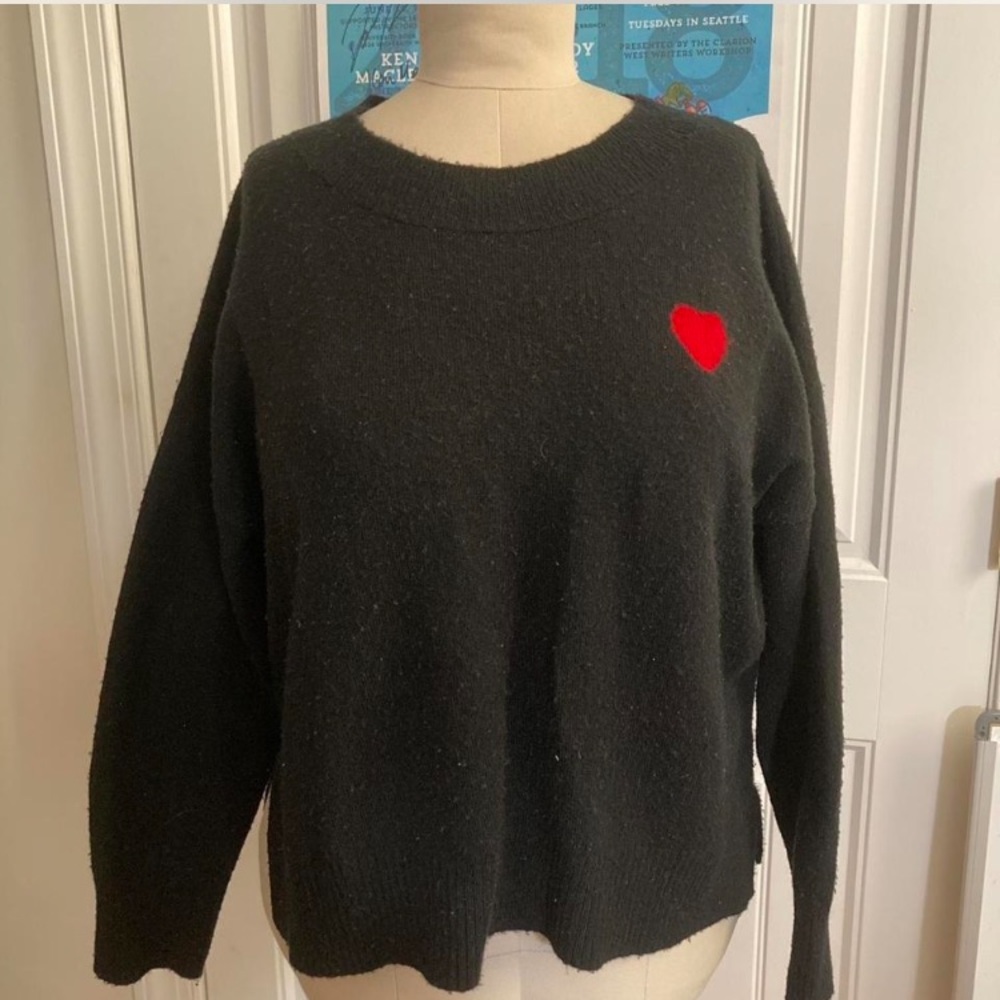 Levi's Black Red Heart Sweater Women's XL